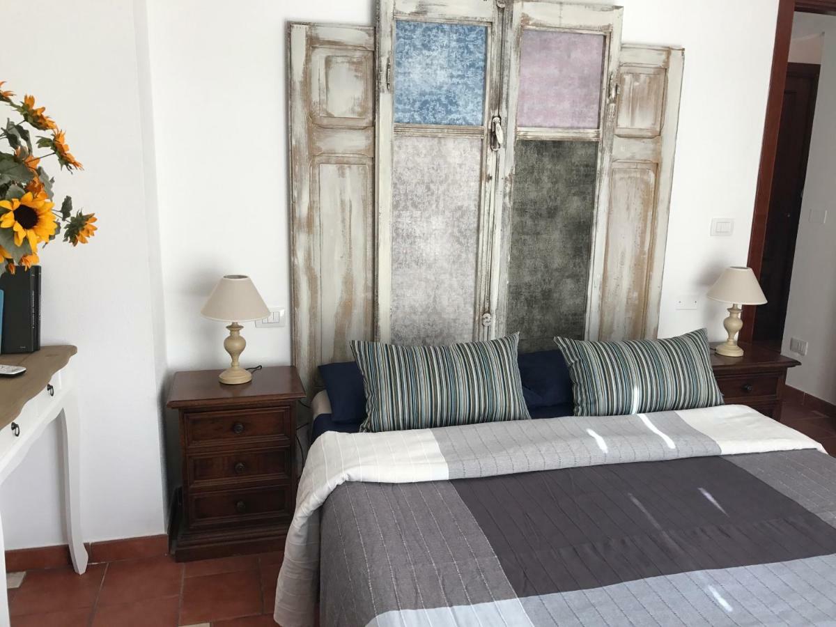 Le Case Del Mare Loiri Porto San Paolo Exterior foto